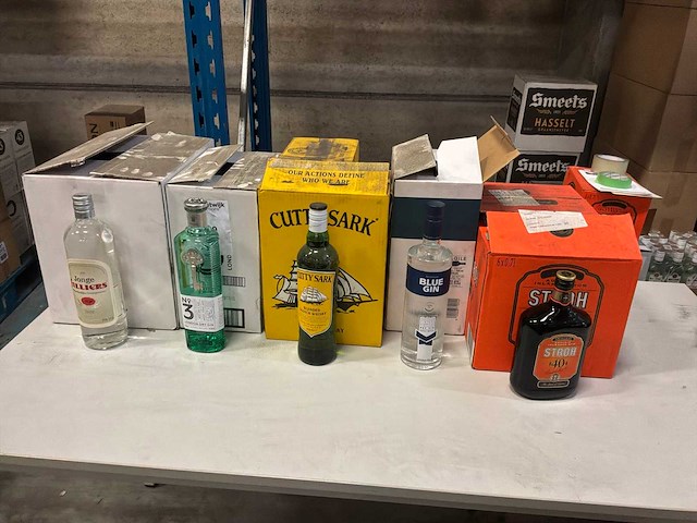 Partij gin, rum en jenever - afbeelding 1 van  4