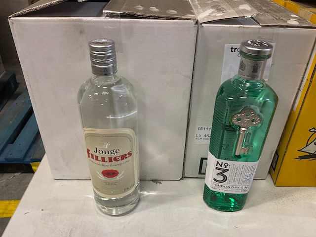 Partij gin, rum en jenever - afbeelding 2 van  4