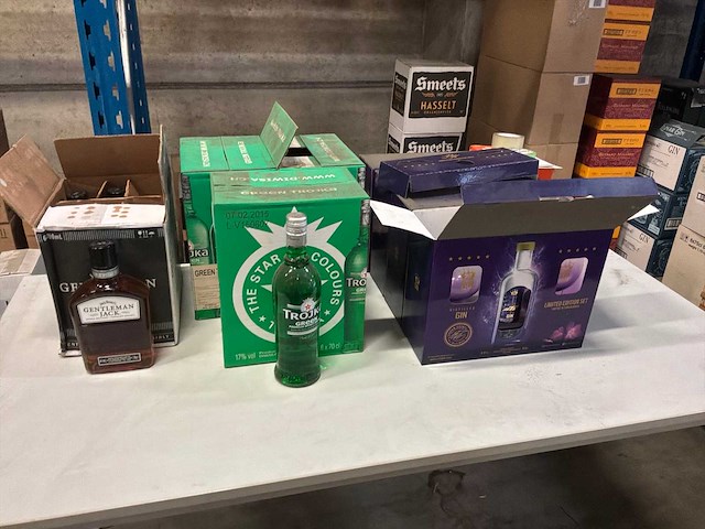 Partij gin, vodka, whisky en aperitieven - afbeelding 1 van  4
