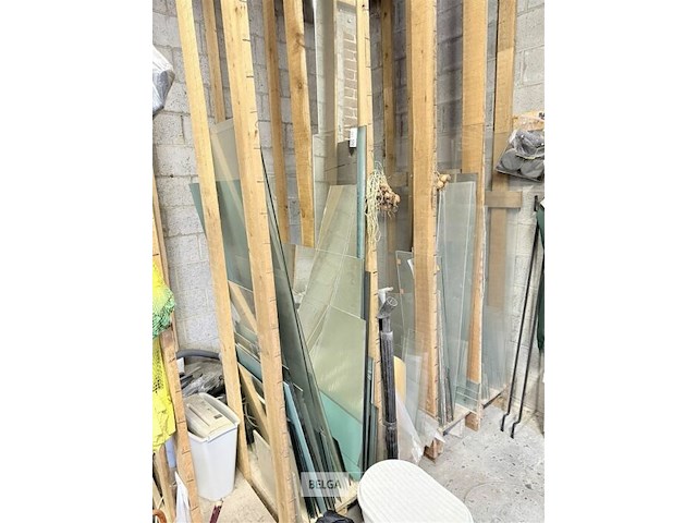 Partij glas en spiegelglas, div afmetingen - afbeelding 1 van  4