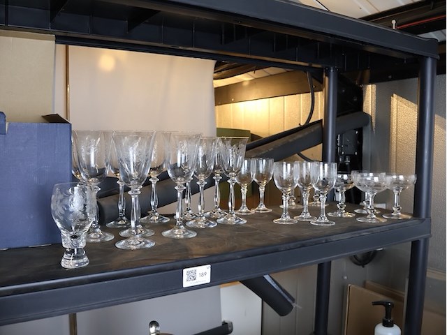 Partij glaswerk gegraveerd - afbeelding 1 van  6