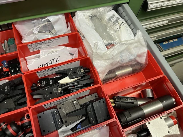Partij grijper-, robot- en pneumatische componenten - afbeelding 12 van  200