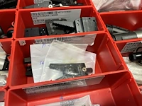 Partij grijper-, robot- en pneumatische componenten - afbeelding 23 van  200