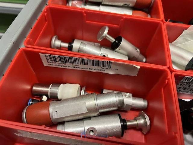 Partij grijper-, robot- en pneumatische componenten - afbeelding 28 van  200