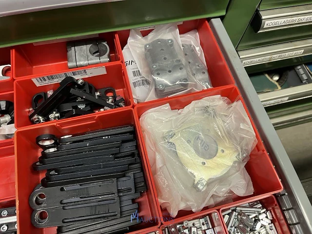 Partij grijper-, robot- en pneumatische componenten - afbeelding 33 van  200