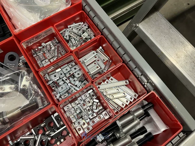 Partij grijper-, robot- en pneumatische componenten - afbeelding 36 van  200
