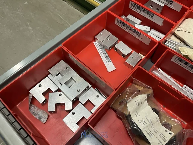Partij grijper-, robot- en pneumatische componenten - afbeelding 81 van  200