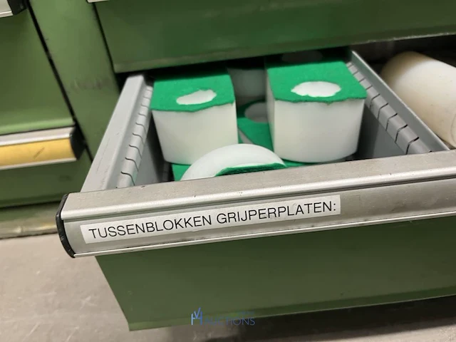 Partij grijper-, robot- en pneumatische componenten - afbeelding 94 van  200