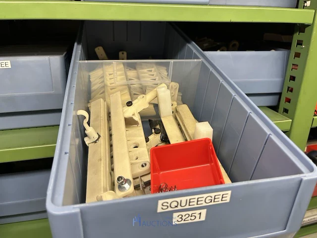 Partij grijper-, robot- en pneumatische componenten - afbeelding 107 van  200