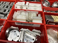 Partij grijper-, robot- en pneumatische componenten - afbeelding 128 van  200