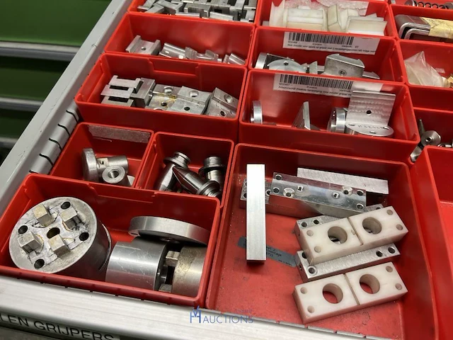 Partij grijper-, robot- en pneumatische componenten - afbeelding 130 van  200