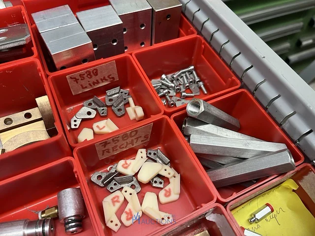 Partij grijper-, robot- en pneumatische componenten - afbeelding 136 van  200