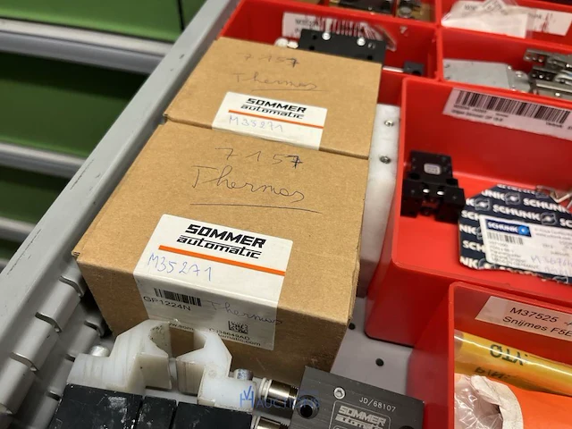 Partij grijper-, robot- en pneumatische componenten - afbeelding 173 van  200