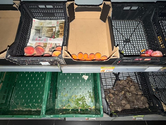 Partij groenten en fruit - afbeelding 2 van  34