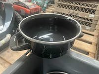 Partij grote ronde borden en mini casseroles - afbeelding 2 van  10
