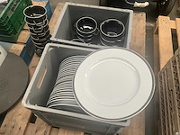 Partij grote ronde borden en mini casseroles - afbeelding 1 van  10