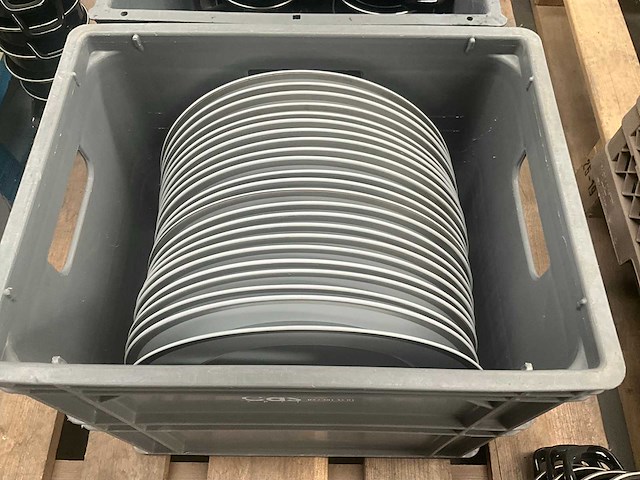 Partij grote ronde borden en mini casseroles - afbeelding 8 van  10