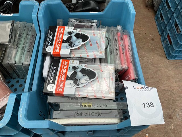 Partij gsm hoesjes circa 100 stuks - afbeelding 1 van  2