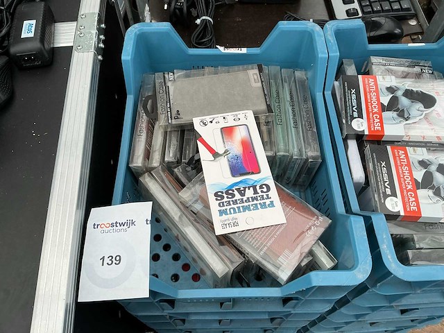 Partij gsm hoesjes circa 100 stuks - afbeelding 1 van  2
