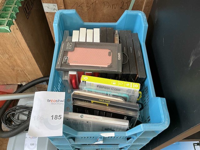 Partij gsm hoesjes circa 100 stuks - afbeelding 1 van  2