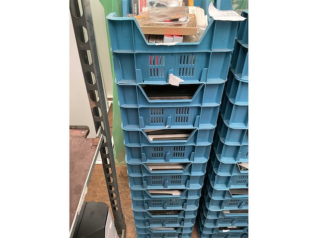 Partij gsm hoesjes circa 140 stuks - afbeelding 2 van  2