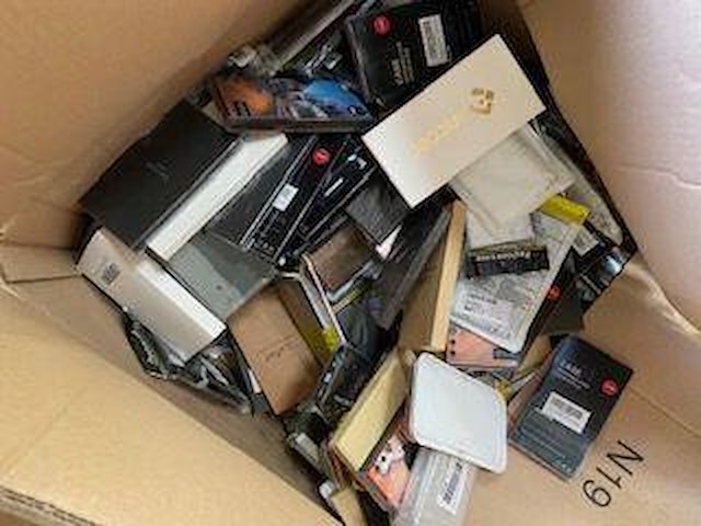 Partij gsm hoesjes voornamelijk lucrin - afbeelding 2 van  3