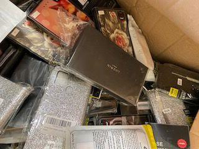 Partij gsm hoesjes voornamelijk lucrin - afbeelding 3 van  3