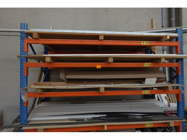 Partij gyproc studs + inhoud rek - afbeelding 1 van  6