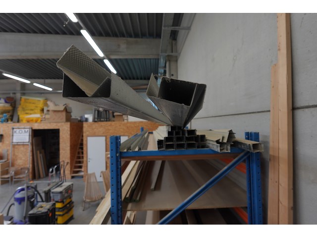 Partij gyproc studs + inhoud rek - afbeelding 3 van  6