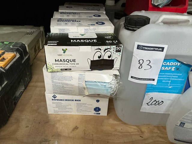 Partij handalcohol en mondmaskers - afbeelding 2 van  2