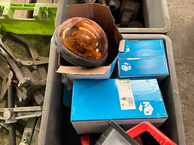 Partij handgereedschap en accu werklichten - afbeelding 3 van  5