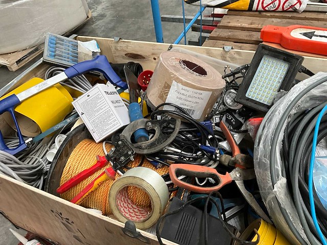 Partij handgereedschap en diversen - afbeelding 1 van  5