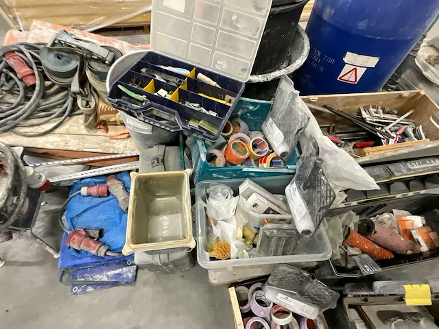Partij handgereedschap, klemtangen, spanbanden en kleine bouwbenodigdheden - afbeelding 6 van  11