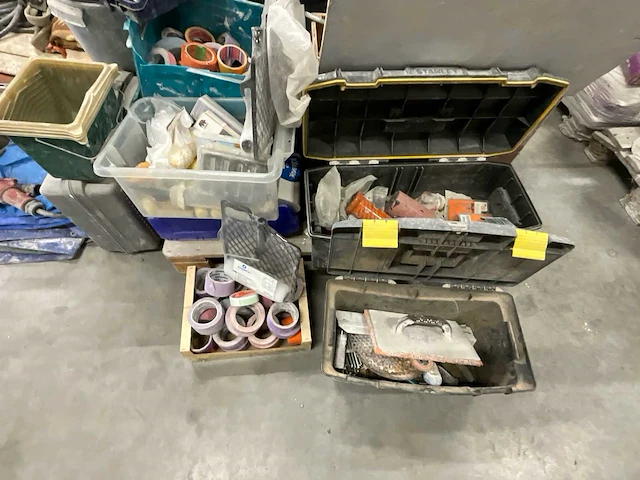Partij handgereedschap, klemtangen, spanbanden en kleine bouwbenodigdheden - afbeelding 3 van  11