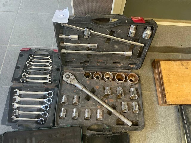 Partij handgereedschappen - afbeelding 2 van  6