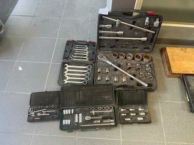 Partij handgereedschappen - afbeelding 1 van  10