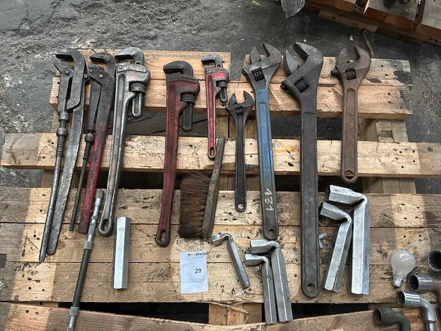 Partij handgereedschappen - afbeelding 1 van  2