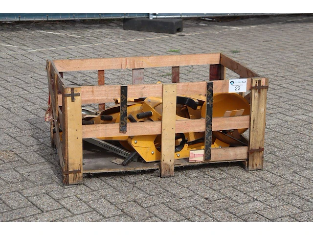 Partij handmatige bandenafdrukkers in transportkist - afbeelding 1 van  1