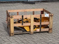 Partij handmatige bandenafdrukkers in transportkist