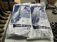 Partij handschoenen en veiligheidshelmen - afbeelding 2 van  10
