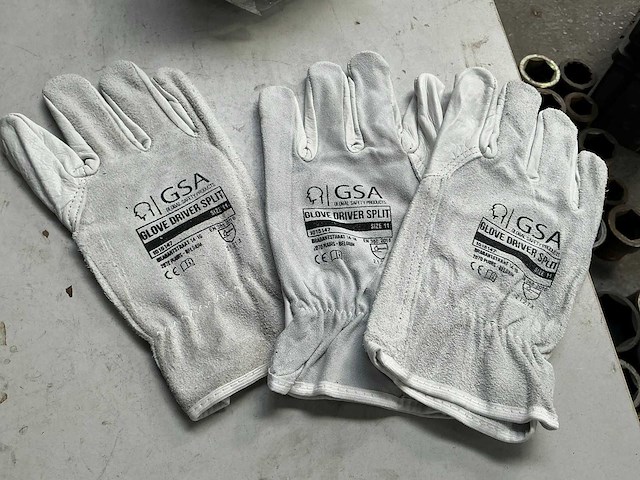 Partij handschoenen en veiligheidshelmen - afbeelding 10 van  10