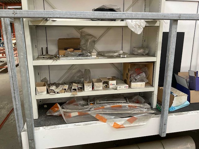 Partij hang- en sluitwerk - afbeelding 1 van  5