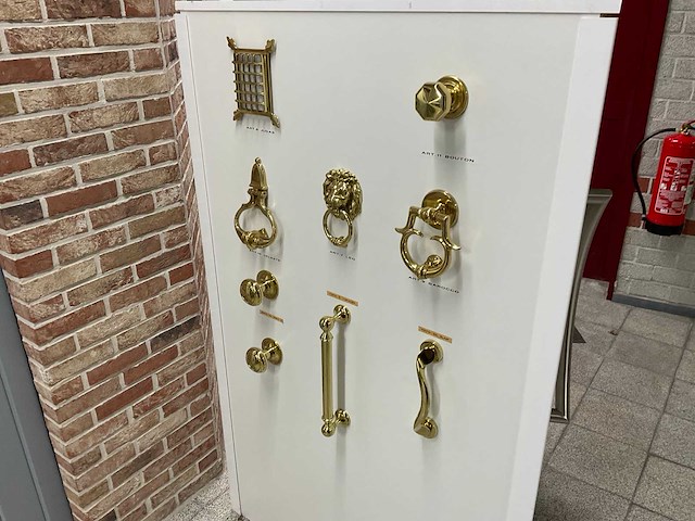 Partij hang- en sluitwerk - afbeelding 1 van  2