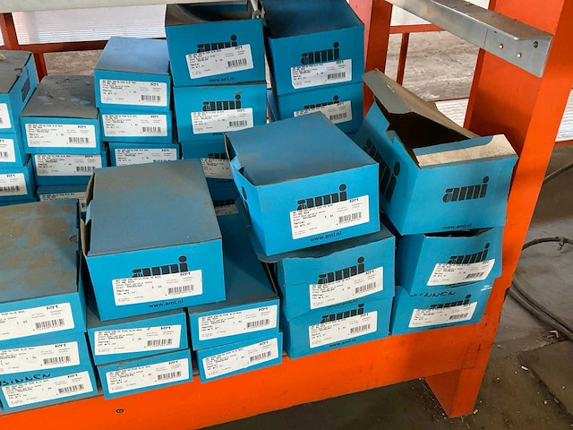 Partij hang- en sluitwerk - afbeelding 2 van  4