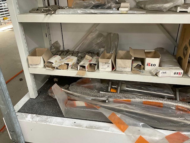 Partij hang- en sluitwerk - afbeelding 2 van  4