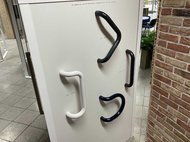 Partij hang- en sluitwerk - afbeelding 3 van  3