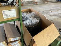 Partij hang- en sluitwerk - afbeelding 1 van  9