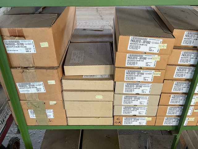 Partij hang- en sluitwerk - afbeelding 2 van  9