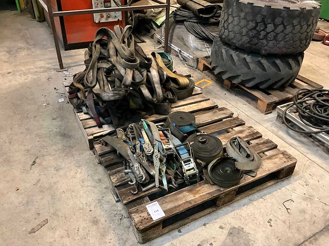 Partij hijsbanden en riemen - afbeelding 1 van  5