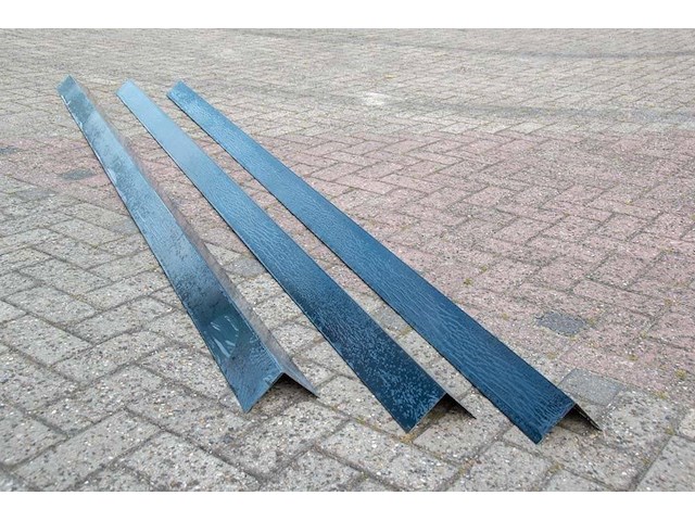 Partij hoekstukken 3000x100x100mm 15 stuks nieuw - afbeelding 1 van  1